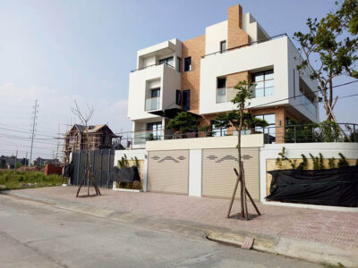 công trình sử dụng cửa cuốn xây nhà trọn gói